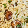 Orzo com Cogumelos e Cebola Caramelizada