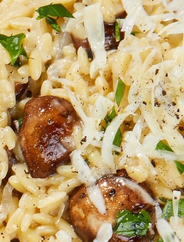 Orzo com Cogumelos e Cebola Caramelizada