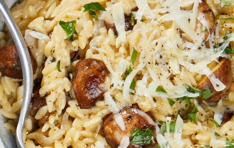 Orzo com Cogumelos e Cebola Caramelizada