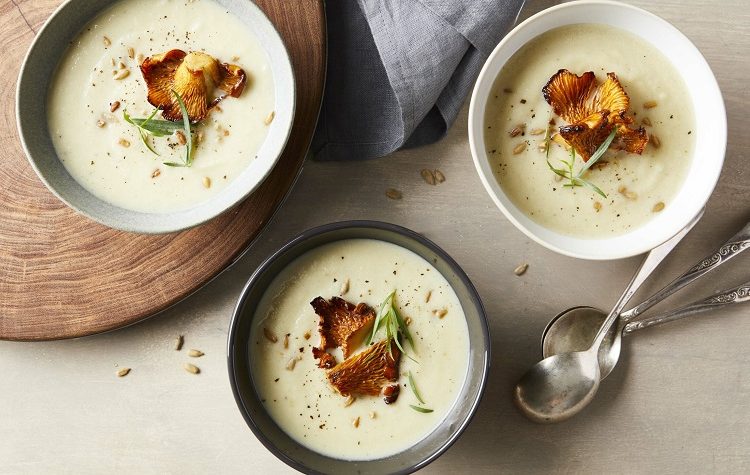 Sopa de Sunchoke com Chanterelles Salteados