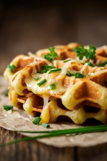 Waffle de Batata com Queijo e Ervas Finas